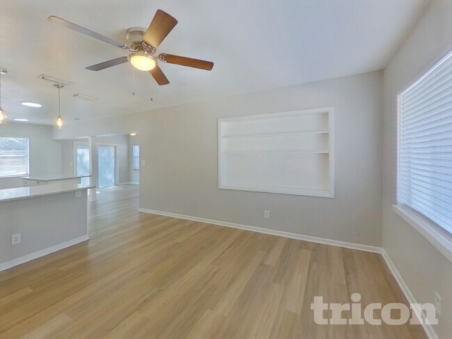 Photo - 2413 Park St N