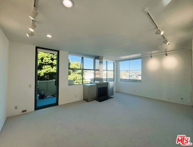 Building Photo - 2218 Main St Unit PH-A Rental