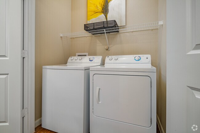 2BR, 2BA, 1053SF - Washer and Dryer - Platinum Shavano Oaks
