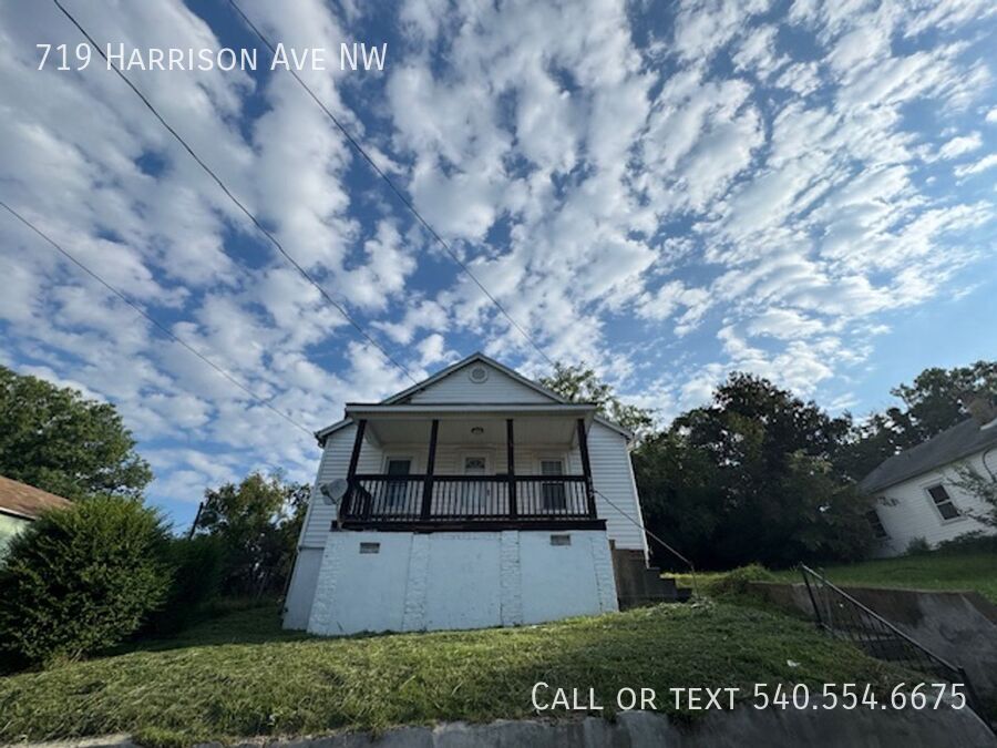 Photo - 719 Harrison Ave NW House
