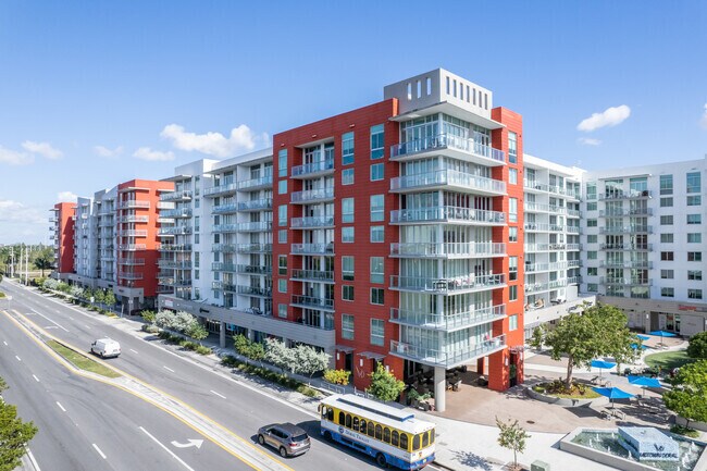Premier Miami Condo With Phenomenal Frontage - Midtown Doral Apartments