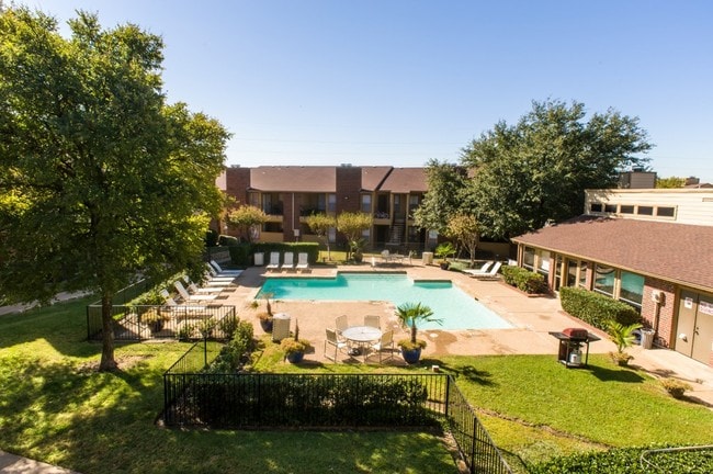 Oak Tree Village Apartments For Rent In Lewisville Tx Forrent Com