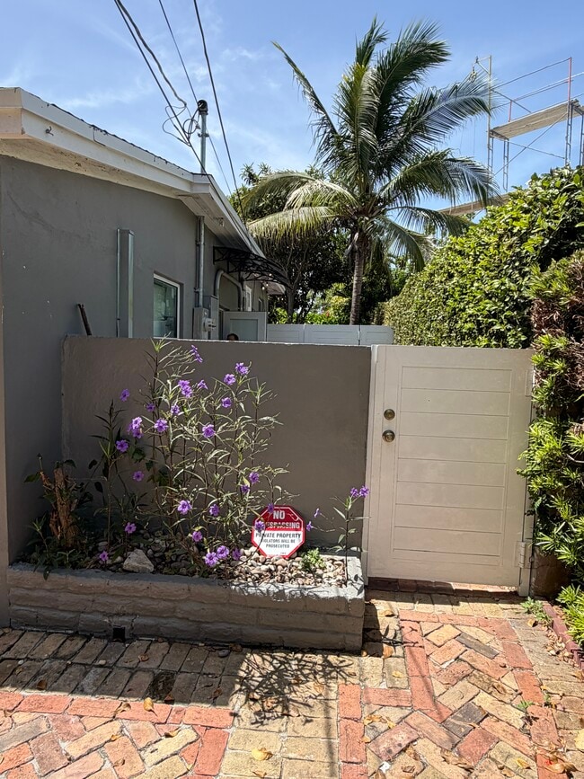Photo - 2010 N Hibiscus Dr