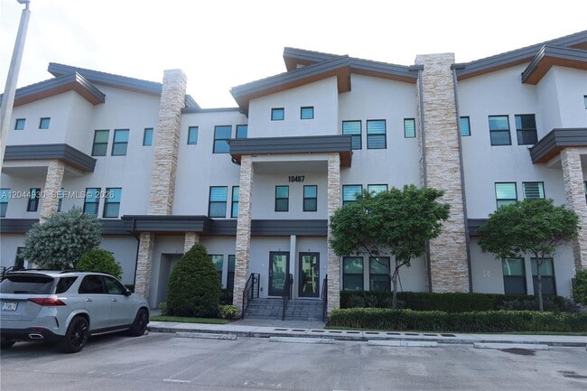 Building Photo - 10467 NW 82nd St Unit 16