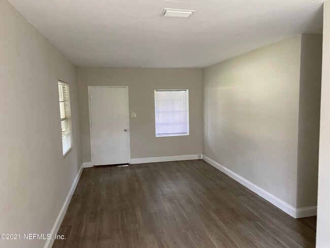 Photo - 5366 Baycrest Rd