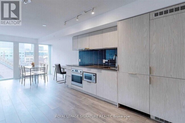 Photo - 60 Shuter St Unit 807