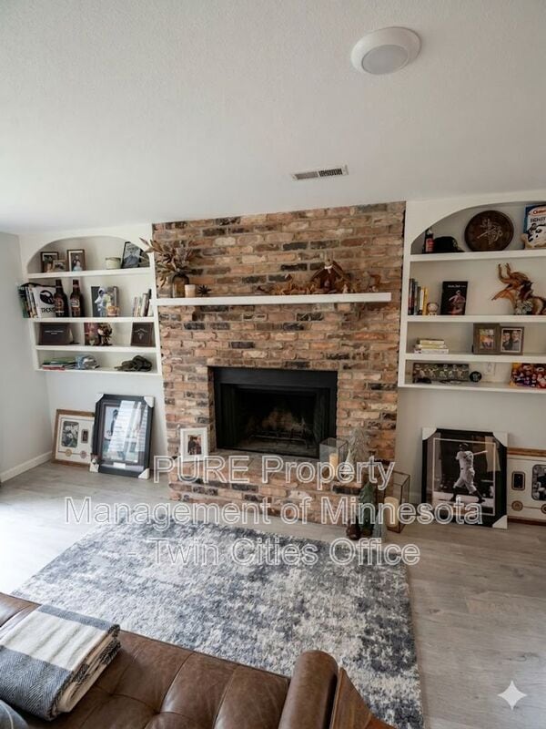 Photo - 4494 Woodgate Point