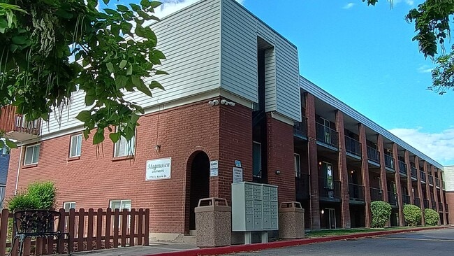 Building Photo - Magnussen Apartments Unit 18