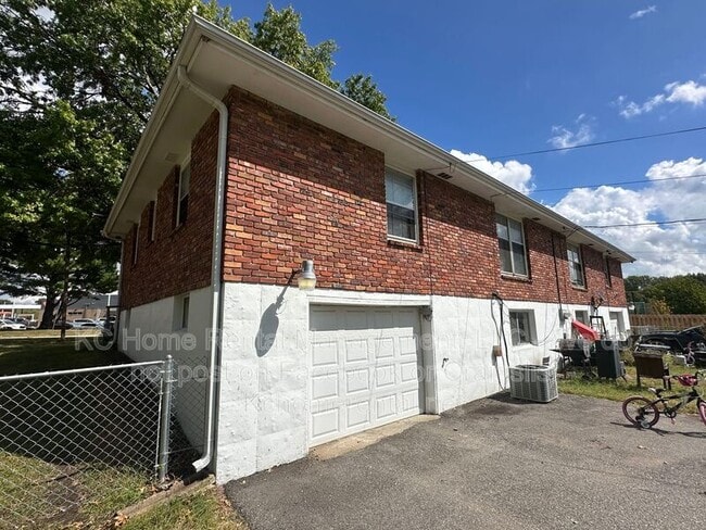 Photo - 710 NW Mock Ave