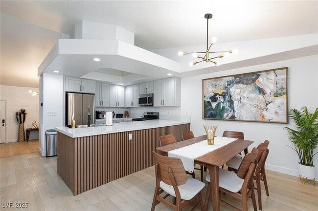 Building Photo - 9762 Silver Dusk Ct