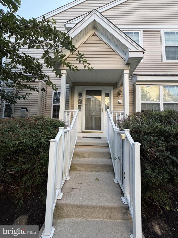 Building Photo - 223 Flagstone Rd