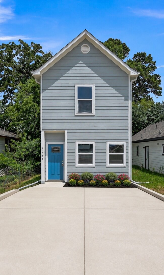 Building Photo - 11756 White Cedar St