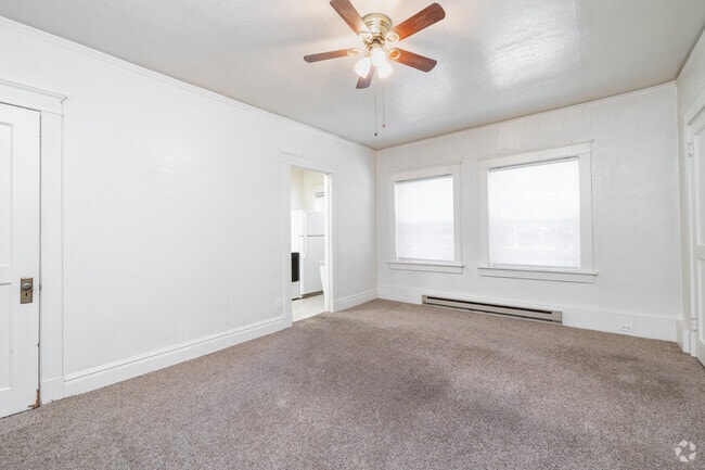 1BR, 1BA - 720SF - Living Room
