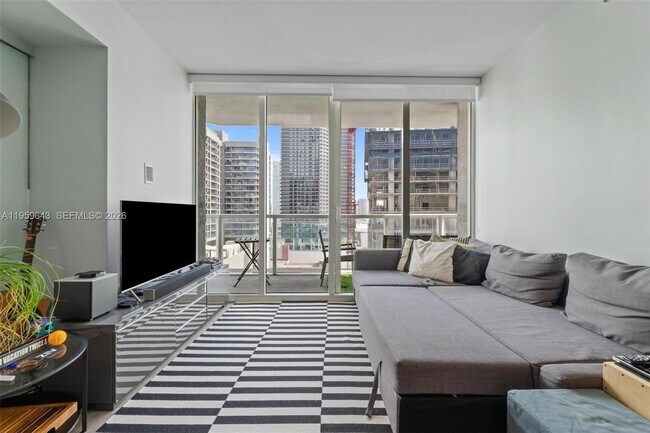 Photo - 253 NE 2nd St Unidad 2201