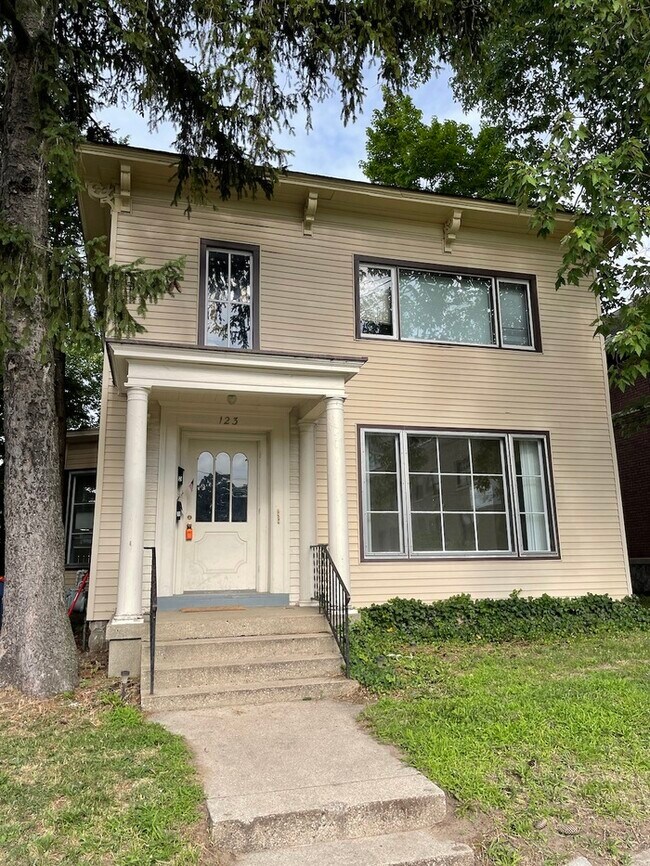 Cherry Hill Upper 2 Bedroom Unit Casa Adosada Para alquiler en Grand