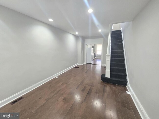 Building Photo - 402 N Curley St