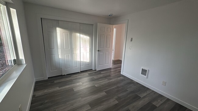 Photo - 1433 E Dearborn Ave