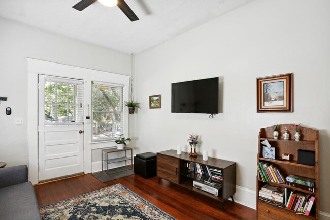 Photo - 474 Kelly St SE