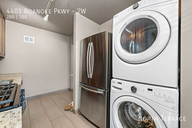 Photo - 4401 Roanoke Pkwy Unidad 2W