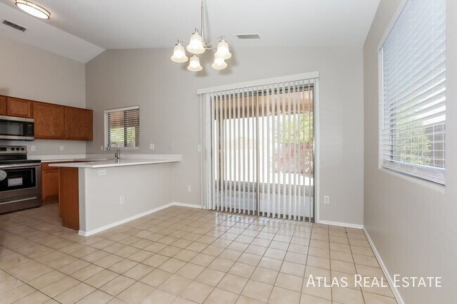 Photo - 11018 W Mountain View Dr