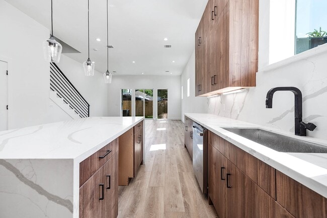 Photo - 3619 Bremond St