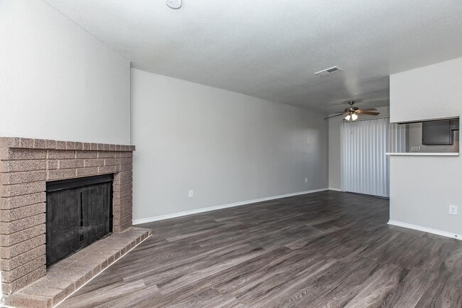 Photo - Water's Edge Apartments