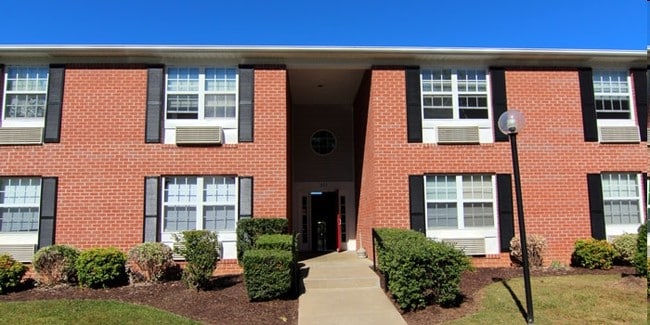 Forest Glen - Forest Glen Apartments