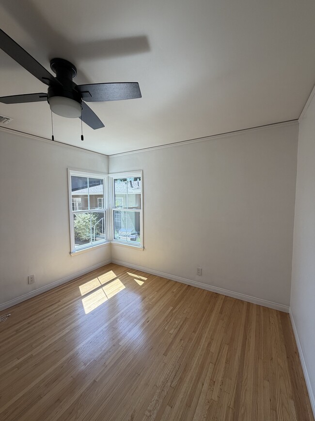 Photo - 1220 E Glenoaks Blvd Unit 1