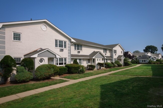 Building Photo - 23 Weaver Dr Unit 01-3O Rental