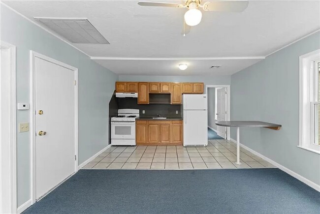 Photo - 163 Robinson Ave Unidad 2R