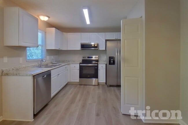 Photo - 111 Woodspur Rd