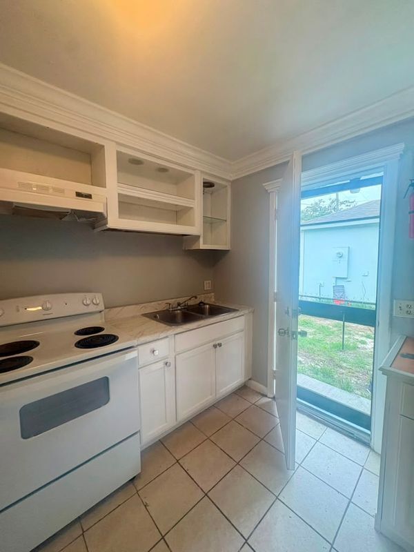 Photo - 429 W 18th St