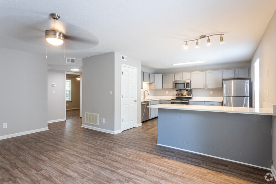 2BR, 1BA - 1000 SF - Living Room
