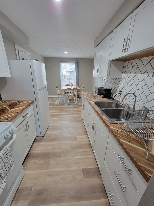 Photo - 255 Hague St