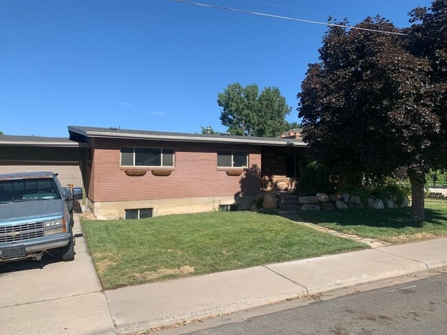 Building Photo - 236 S 800 E