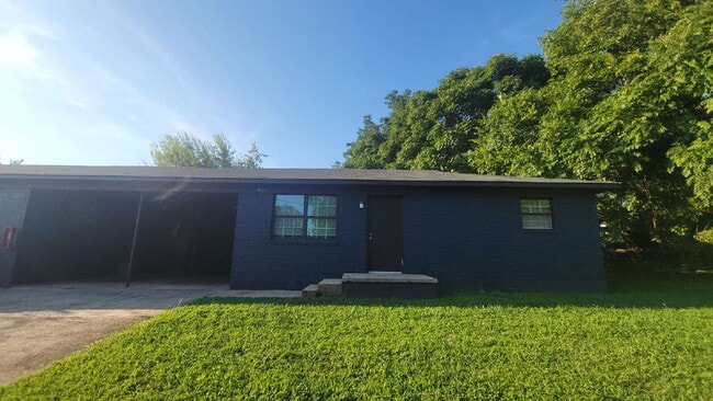 Building Photo - " 2-Bedroom Retreat in Huntsville – Cozy 803 Sq Ft Haven on Foster Ave!"