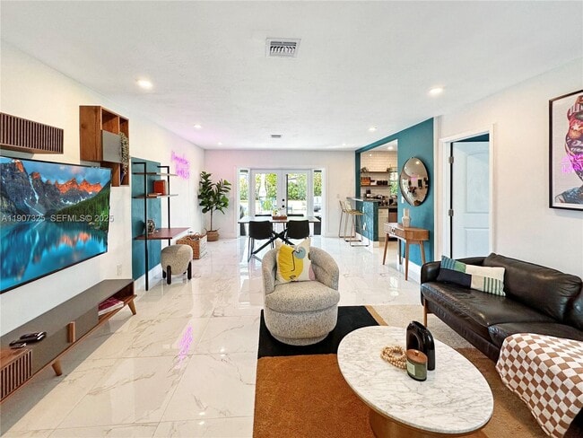 Photo - 1424 NE 118th St