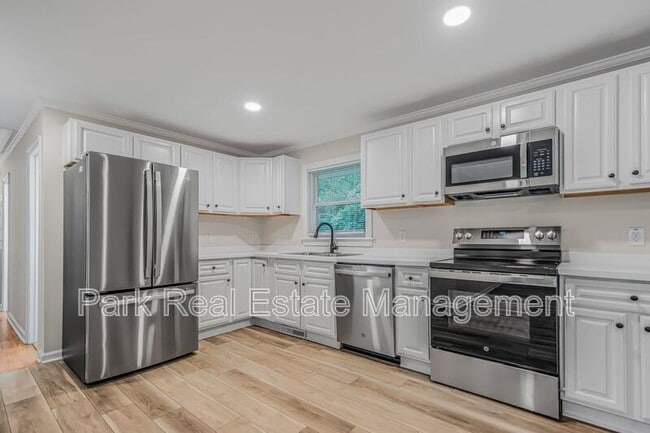 Photo - 221 Howell St