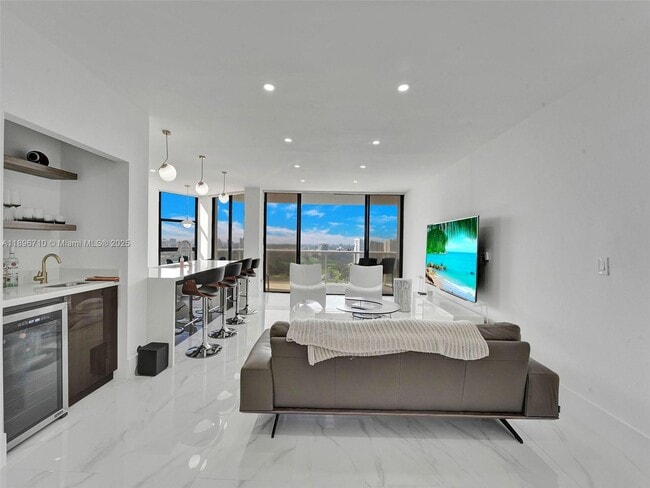 Photo - 20281 E Country Club Dr Unidad 2109