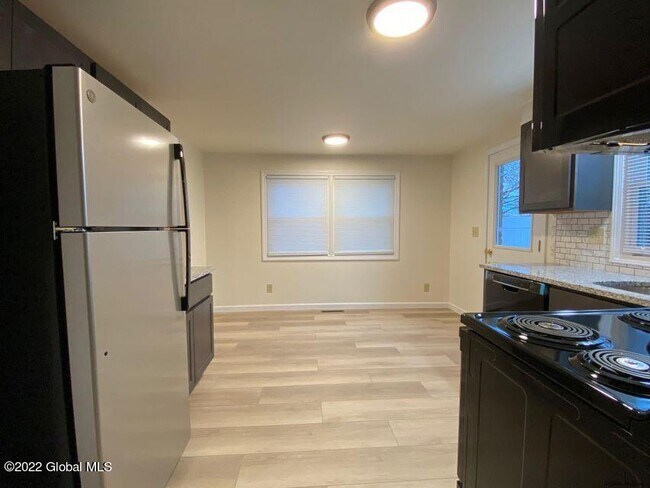 Photo - 307 Old Niskayuna Rd