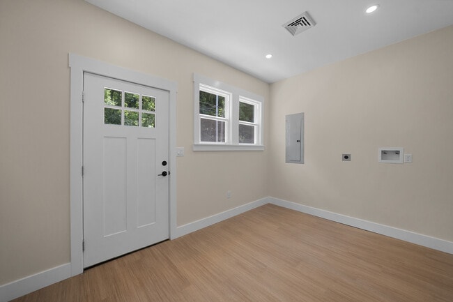 Inside Main Entry - 75 Dreamland Park Dr Unit Rear