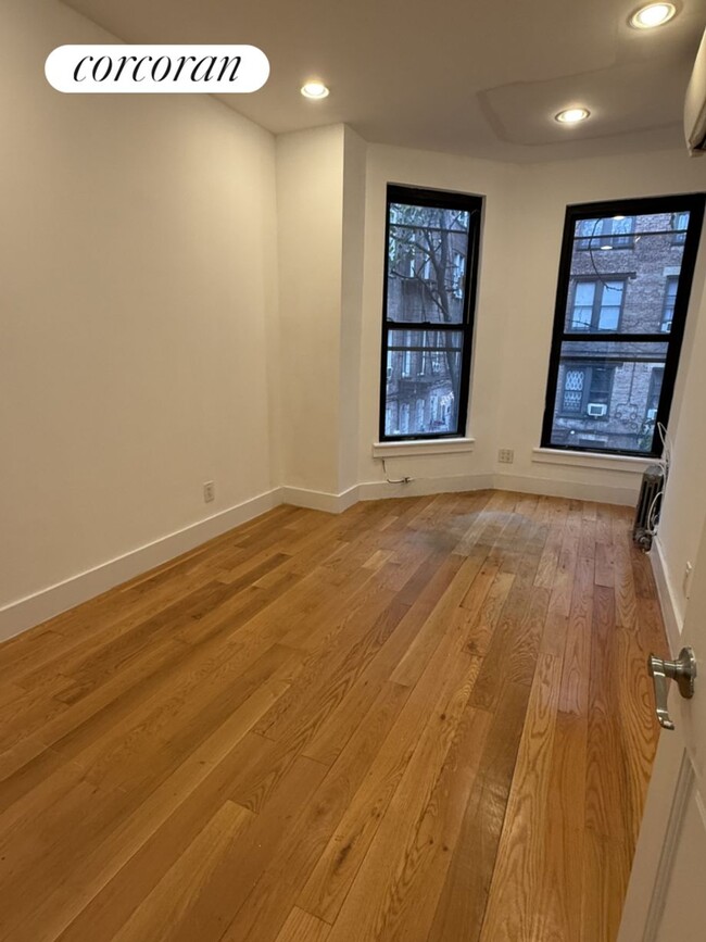 Photo - 517 W 179th St Apartamento