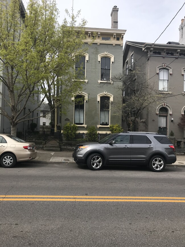 Building Photo - 1033 Russell St Unit Flr 1