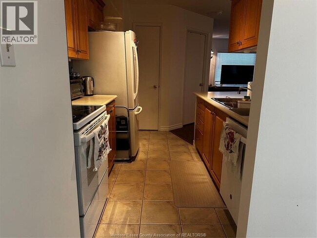 Photo - 1535 Grand Marais Rd W