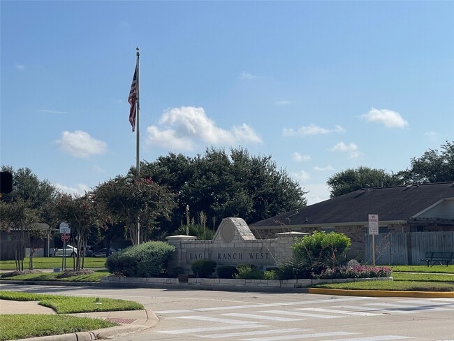 Building Photo - 5811 Ranch Riata Ct