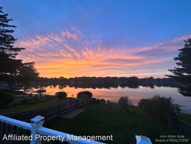 3 br, 2 bath House - 3330 Lexington Rd - 3 br, 2 bath House - 3330 Lexington Rd