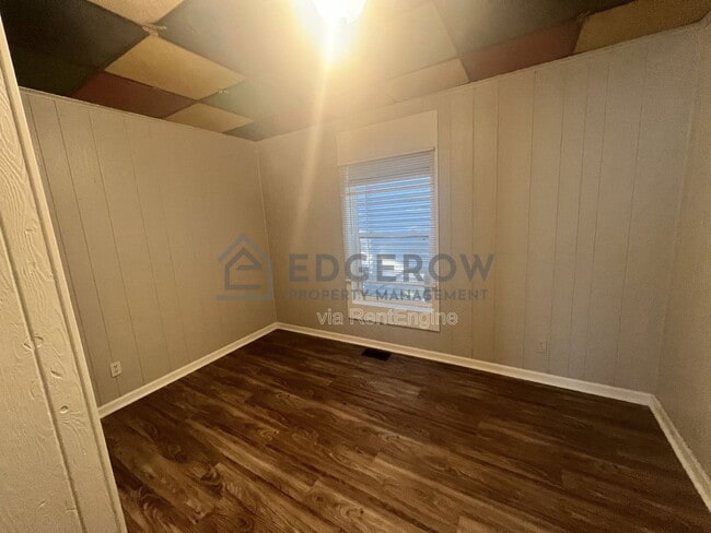Photo - 839 Alpine Ave NW