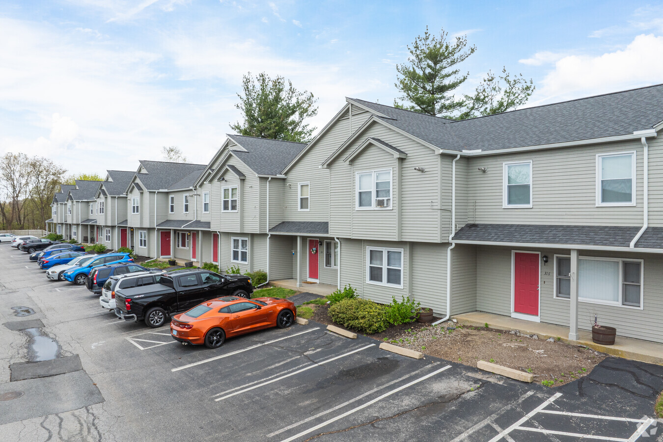 10 East St Cranston, RI 02920 - Pontiac East Apartments