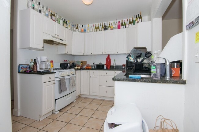 Photo - BROOKLINE 4 BED/1.5 BATH RIGHT ACROSS FROM B.U.!!!!