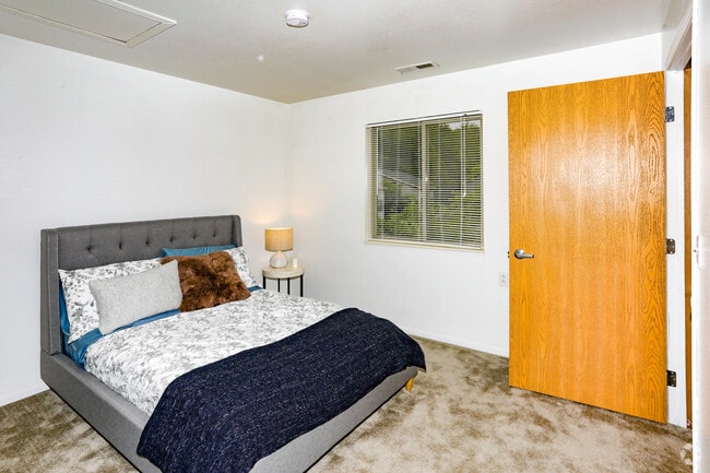 2 BR, 2 BA